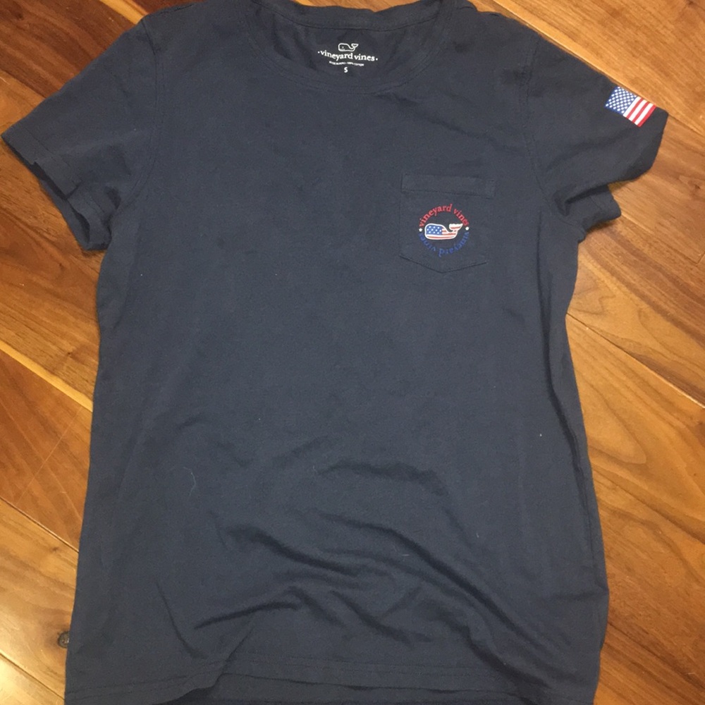 Vineyard Vines T shirt